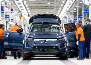 Volvo Admits Software Is Hard. But Its 2026 Cars May Finally Fix the Problem