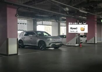 Genesis GV90 Spotted Losing Camouflage Ahead of New Year Debut