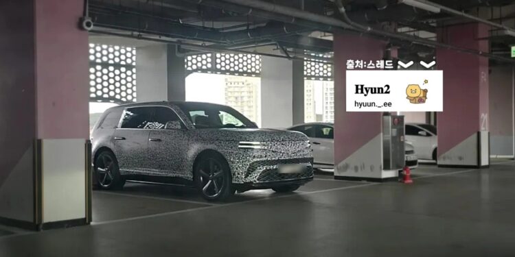 Genesis GV90 Spotted Losing Camouflage Ahead of New Year Debut